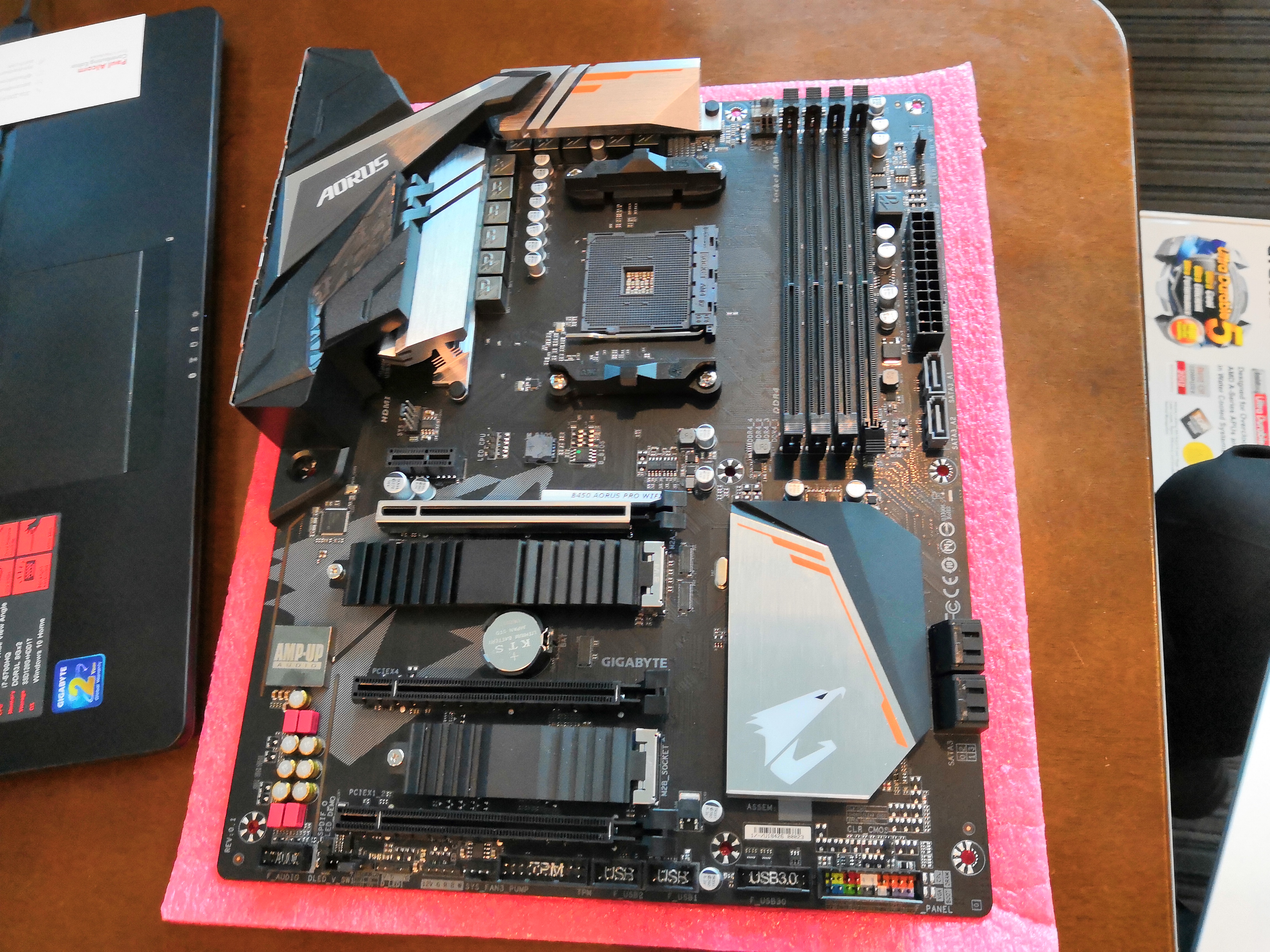 Board gigabyte best sale b450 aorus